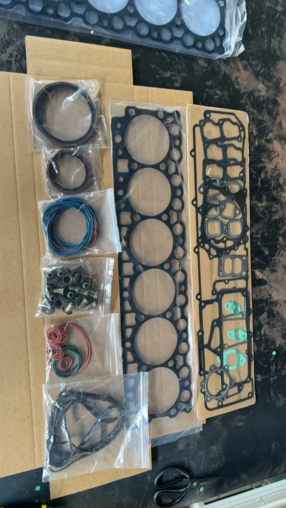 طقم إصلاح المحرك HOWO WP7G270E301